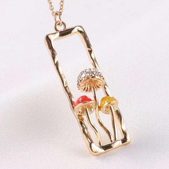 Mushrooms detail square pendent necklace - Picture 2 of 2